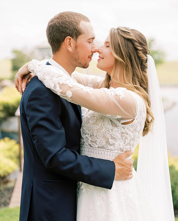 bride and groom picture